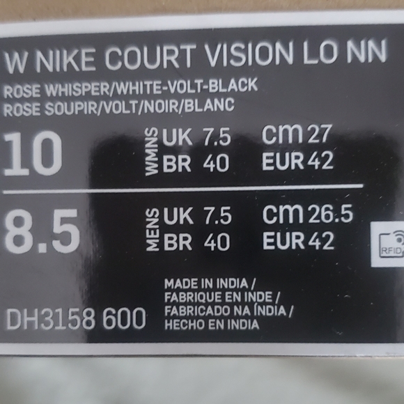 New in box Nike cream sneakers - Picture 4 of 4